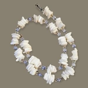 Vintage 1970s Glass and Shell Beaded Choker Necklace